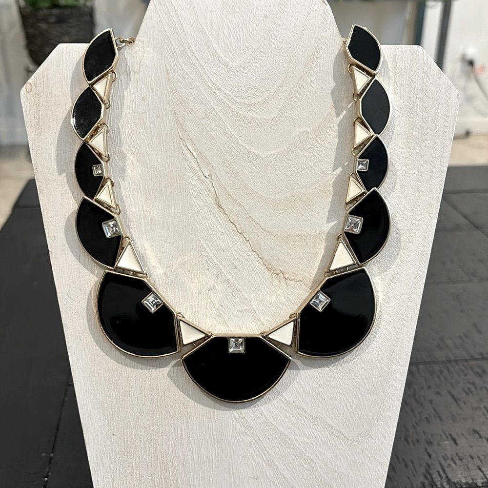 NWT White House Black Market Choker Necklace Fashion Statement Gold Tone​